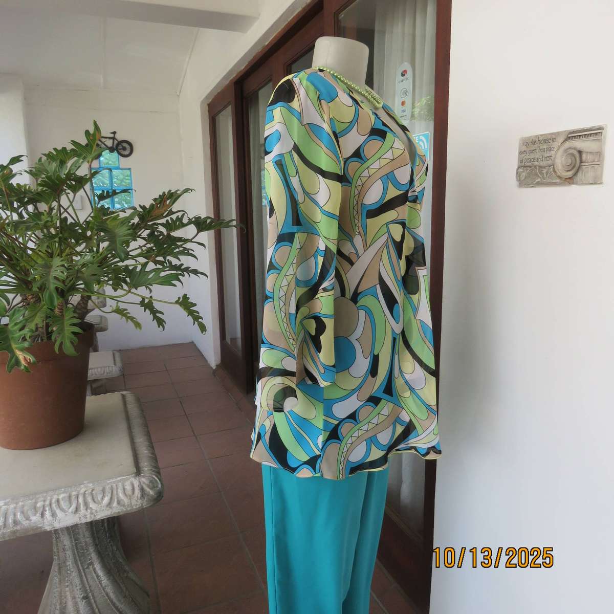 EXACT long V neck geometric printed green-blue-yellow-black polyester top size 40