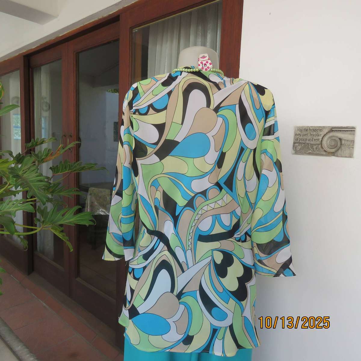 EXACT long V neck geometric printed green-blue-yellow-black polyester top size 40