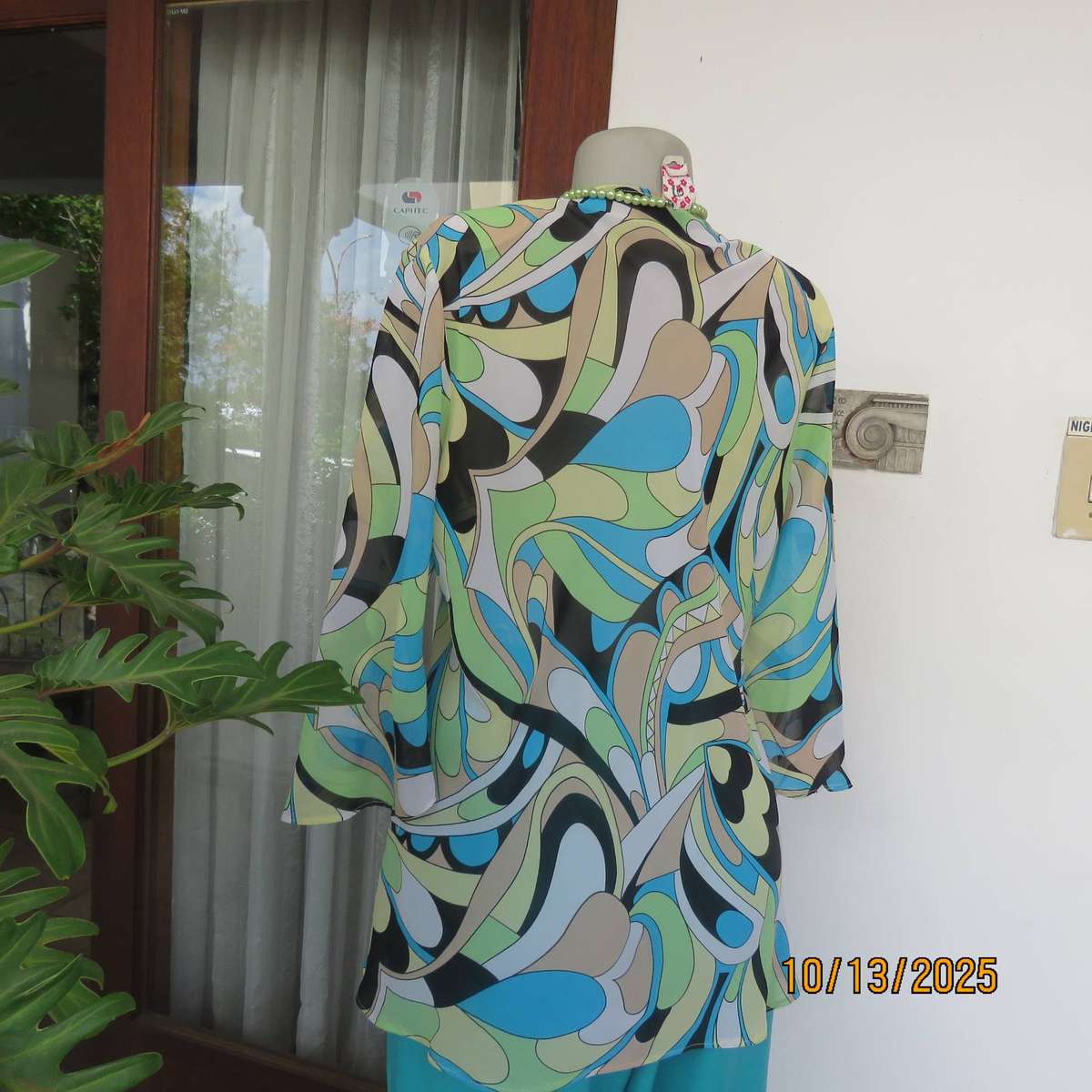 EXACT long V neck geometric printed green-blue-yellow-black polyester top size 40
