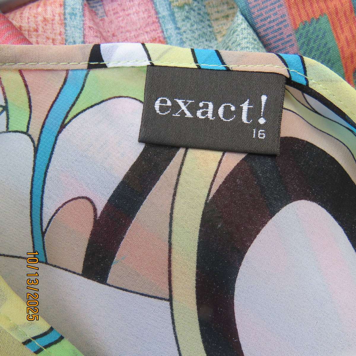 EXACT long V neck geometric printed green-blue-yellow-black polyester top size 40