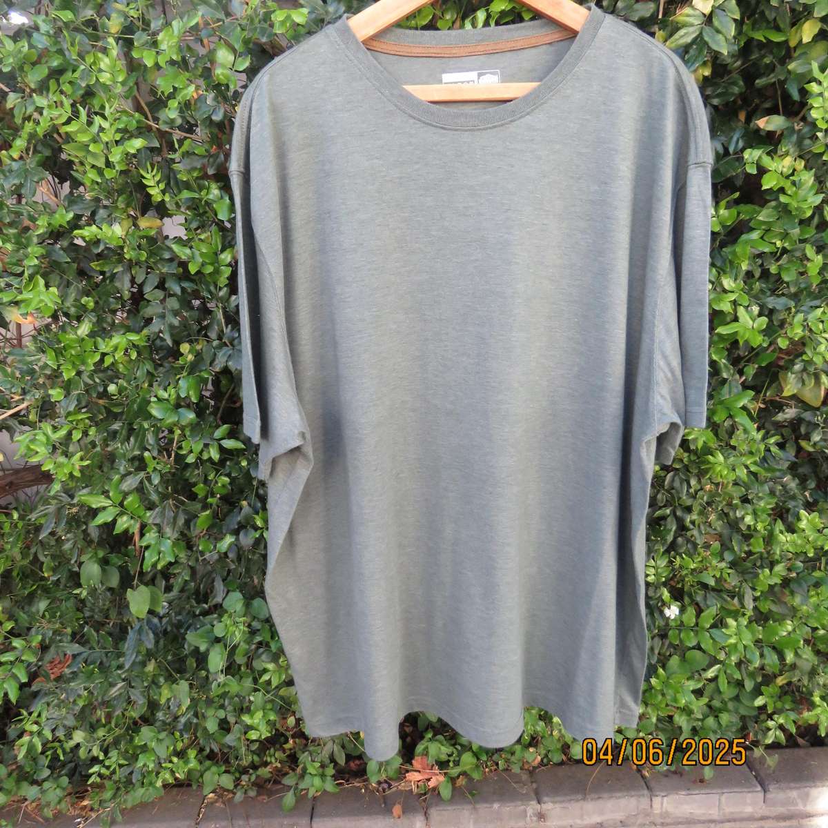 JONSSON sage green polycotton short sleeve T shirt in size 4XL. As new