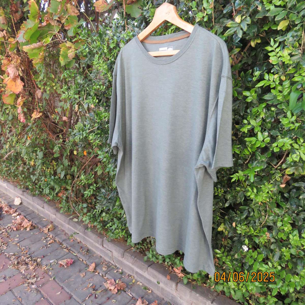 JONSSON sage green polycotton short sleeve T shirt in size 4XL. As new