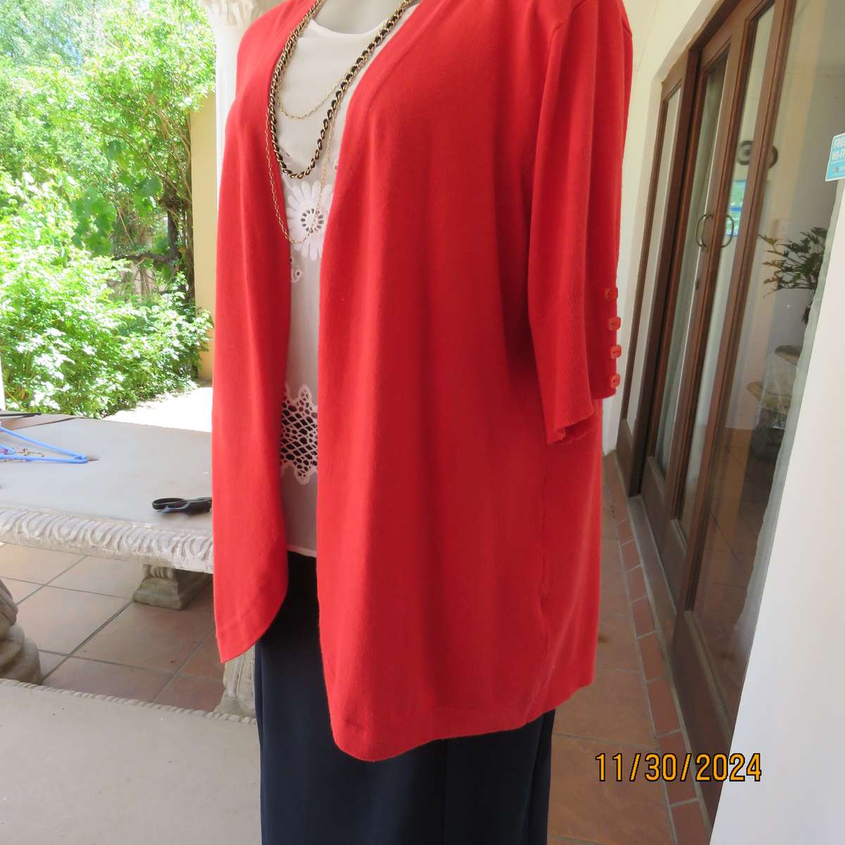 Statement red short sleeve knitted cardi in viscose stretch. Size 44-46.By RENE TAYLOR.As new