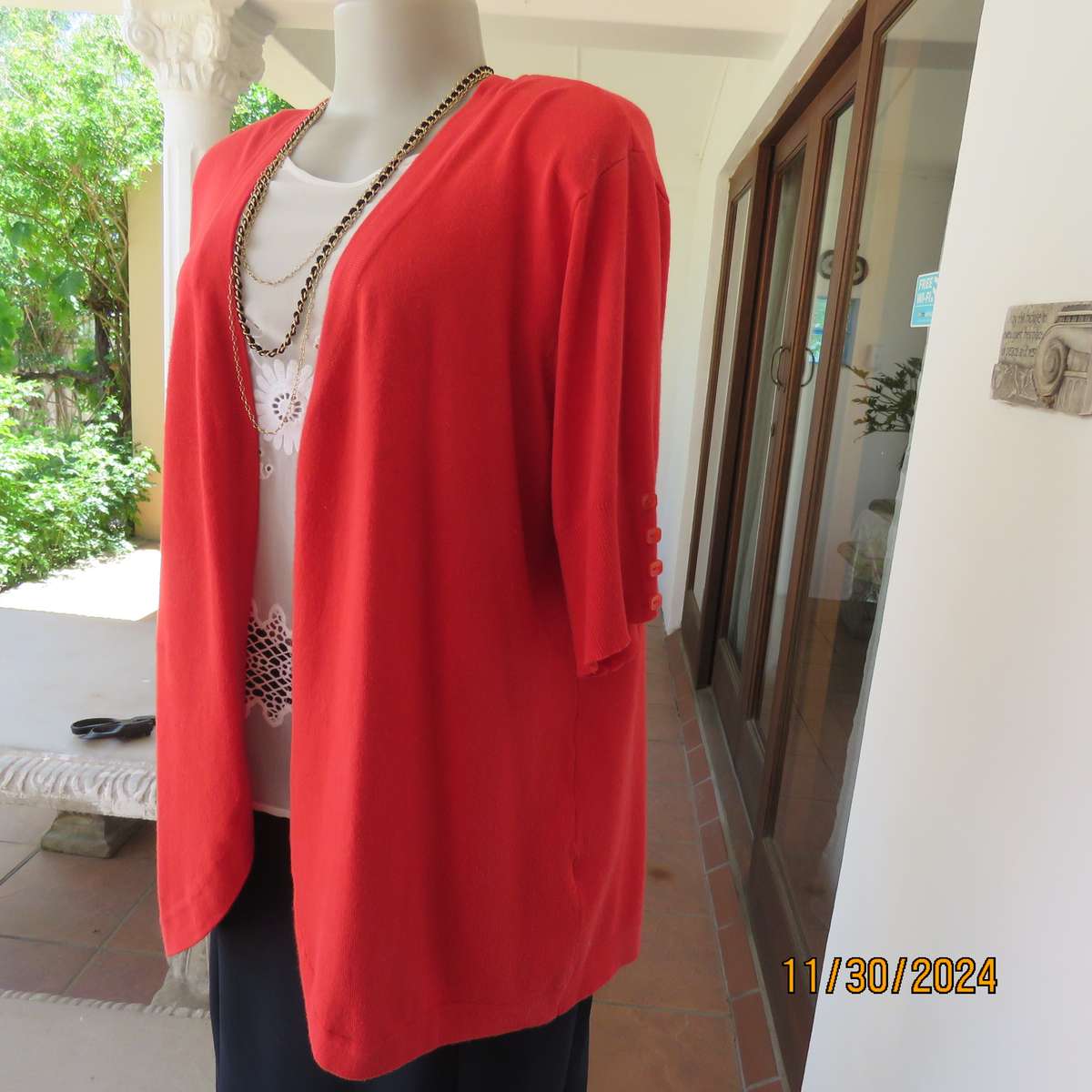 Statement red short sleeve knitted cardi in viscose stretch. Size 44-46.By RENE TAYLOR.As new