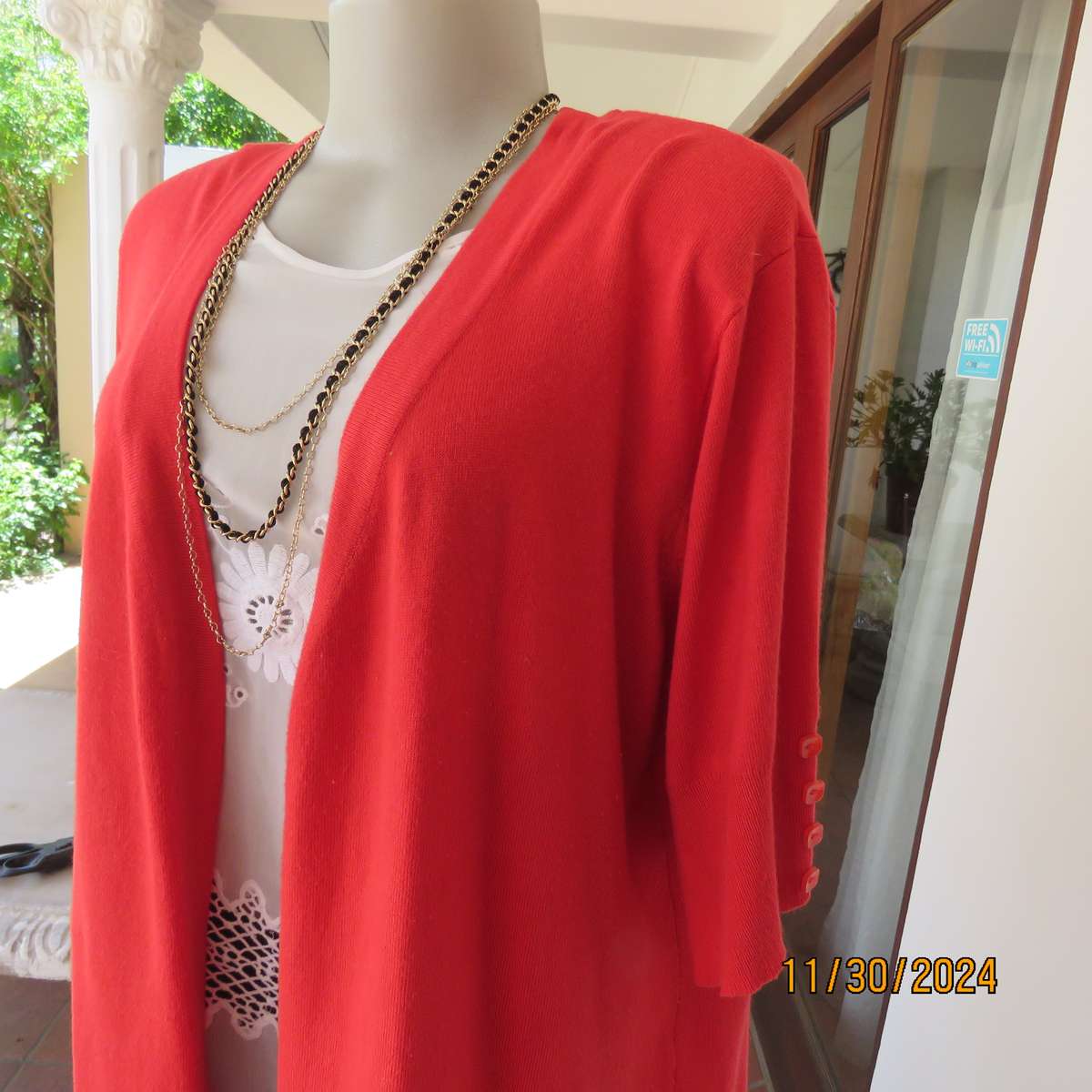 Statement red short sleeve knitted cardi in viscose stretch. Size 44-46.By RENE TAYLOR.As new