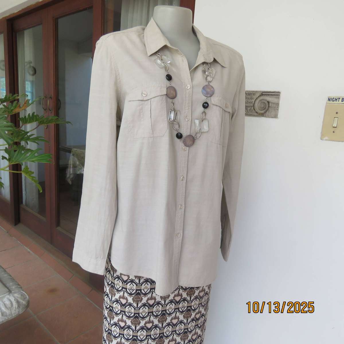 DAVID JONES ecru colour long sleeve cotton shirt with 2 pockets. Size 40