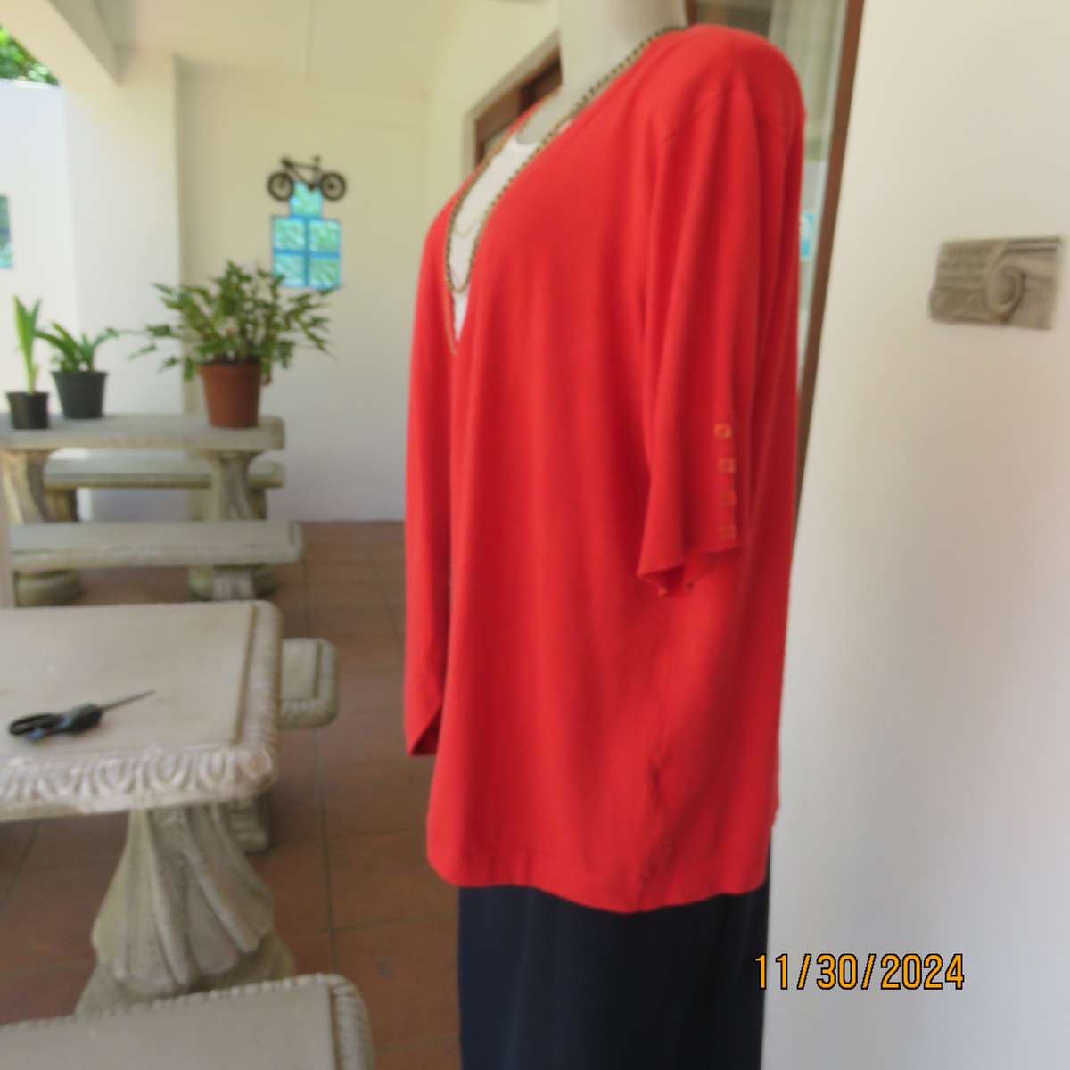 Statement red short sleeve knitted cardi in viscose stretch. Size 44-46.By RENE TAYLOR.As new