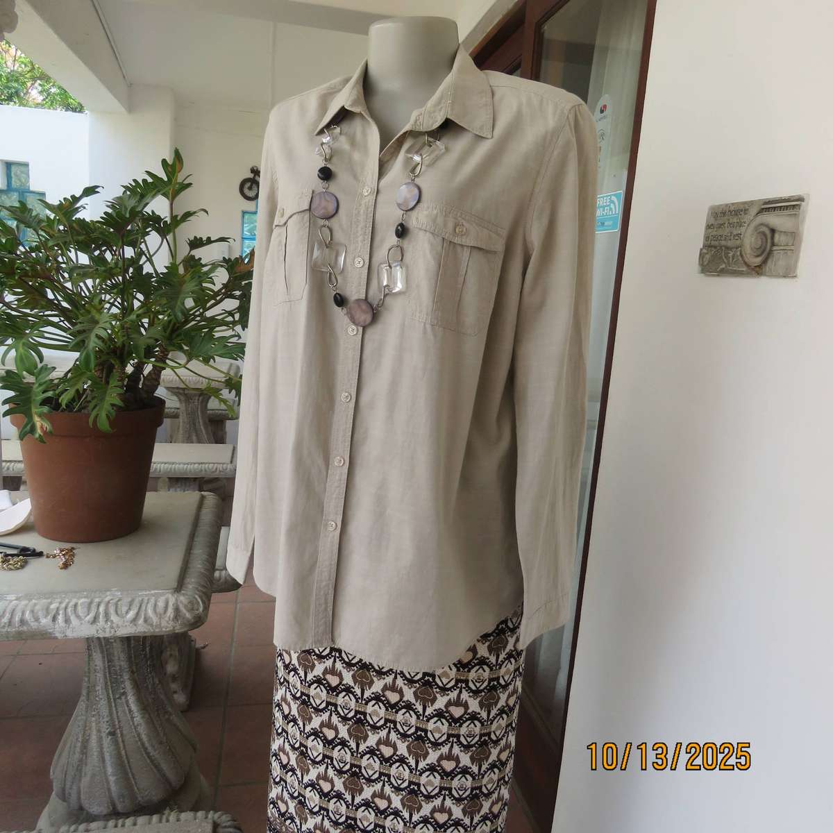 DAVID JONES ecru colour long sleeve cotton shirt with 2 pockets. Size 40