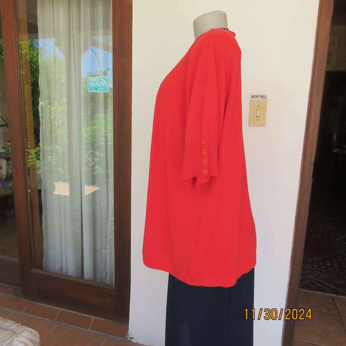 Statement red short sleeve knitted cardi in viscose stretch. Size 44-46.By RENE TAYLOR.As new
