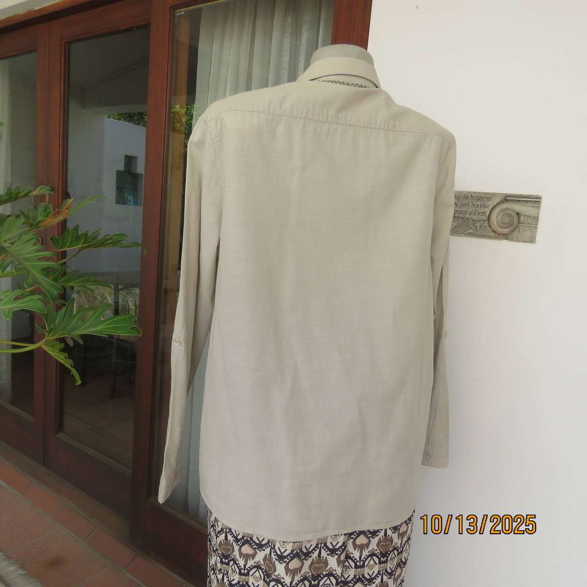 DAVID JONES ecru colour long sleeve cotton shirt with 2 pockets. Size 40