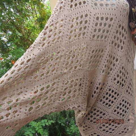Ecru colour loose lace stitch knitted slip-over top in polyester yarn.- Size 48