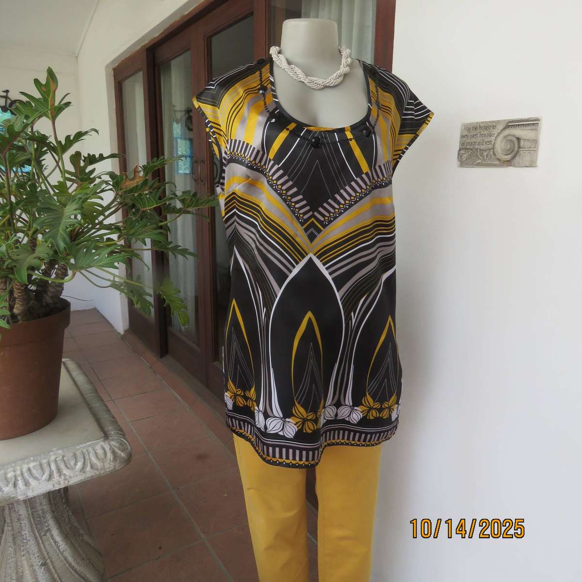 Silky shiny long polyester top in black-grey-gold geometric print. Embellished. Size 40