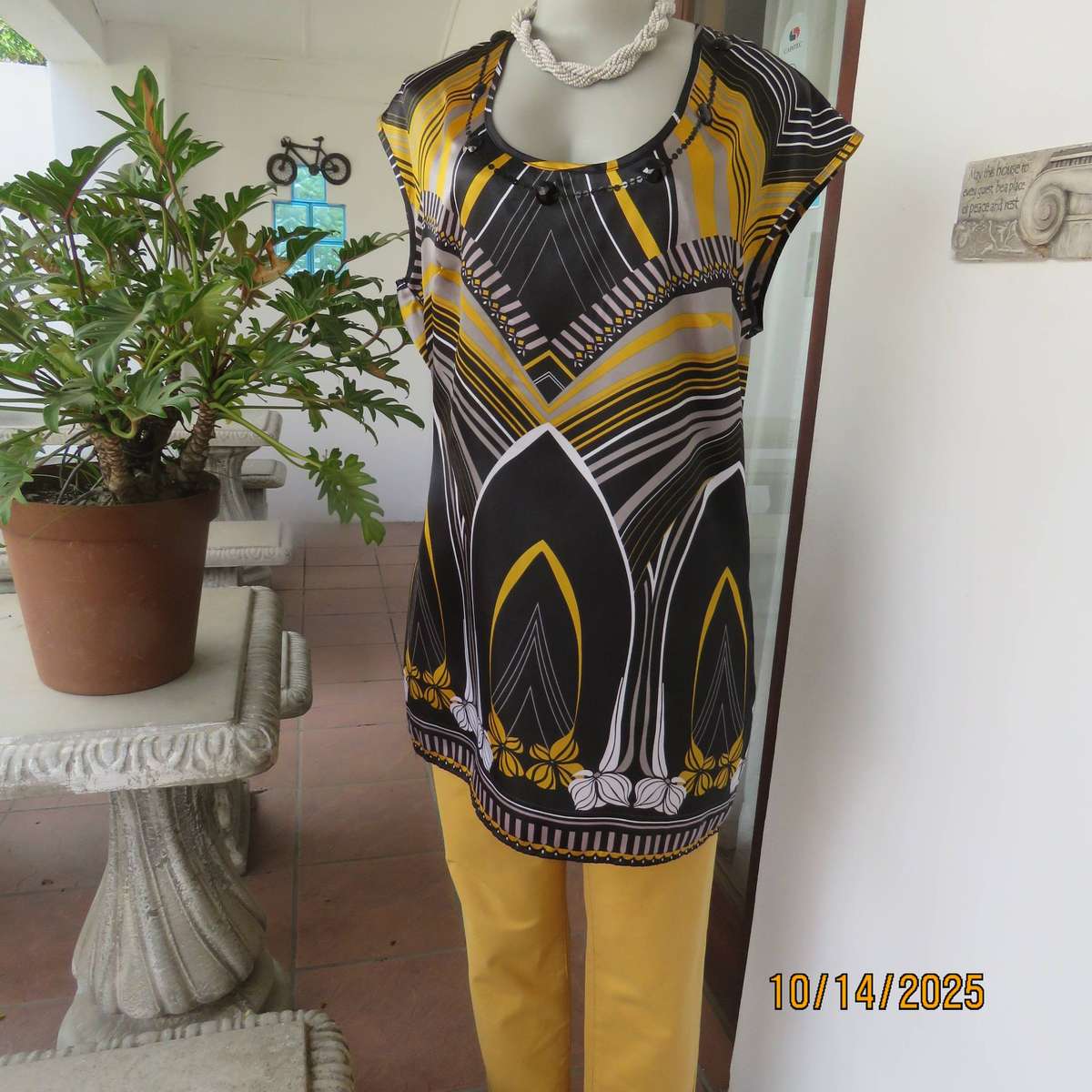 Silky shiny long polyester top in black-grey-gold geometric print. Embellished. Size 40