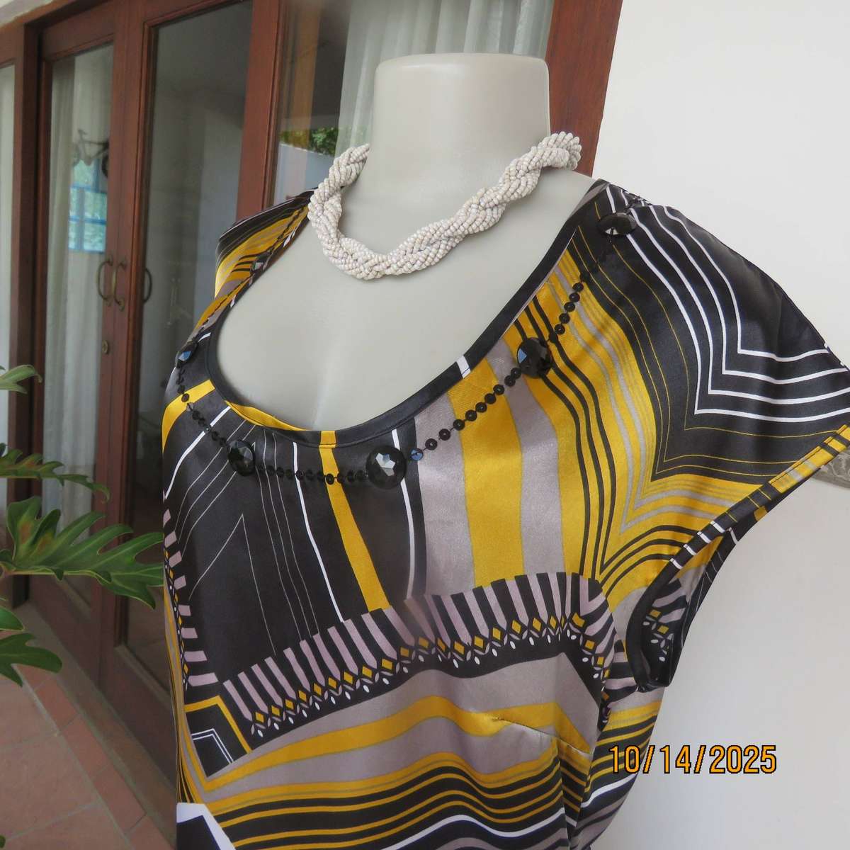 Silky shiny long polyester top in black-grey-gold geometric print. Embellished. Size 40