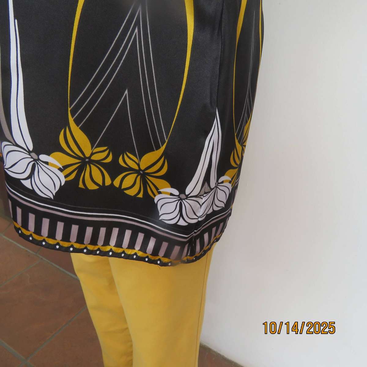 Silky shiny long polyester top in black-grey-gold geometric print. Embellished. Size 40