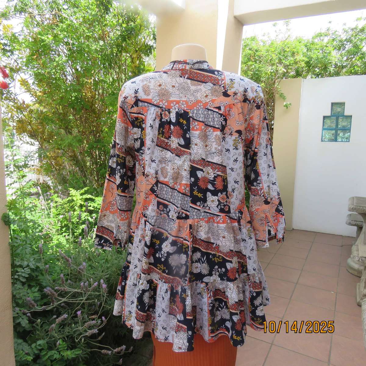 Tiered slip over slip over long sleeve cotton top in peach-navy-blue and yellow. Size 40