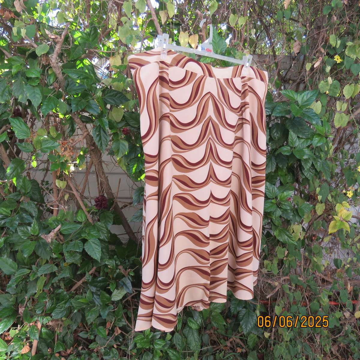 Graphic printed rich cream fully lined polyester A-Line skirt. Brown-tan print. Size 50