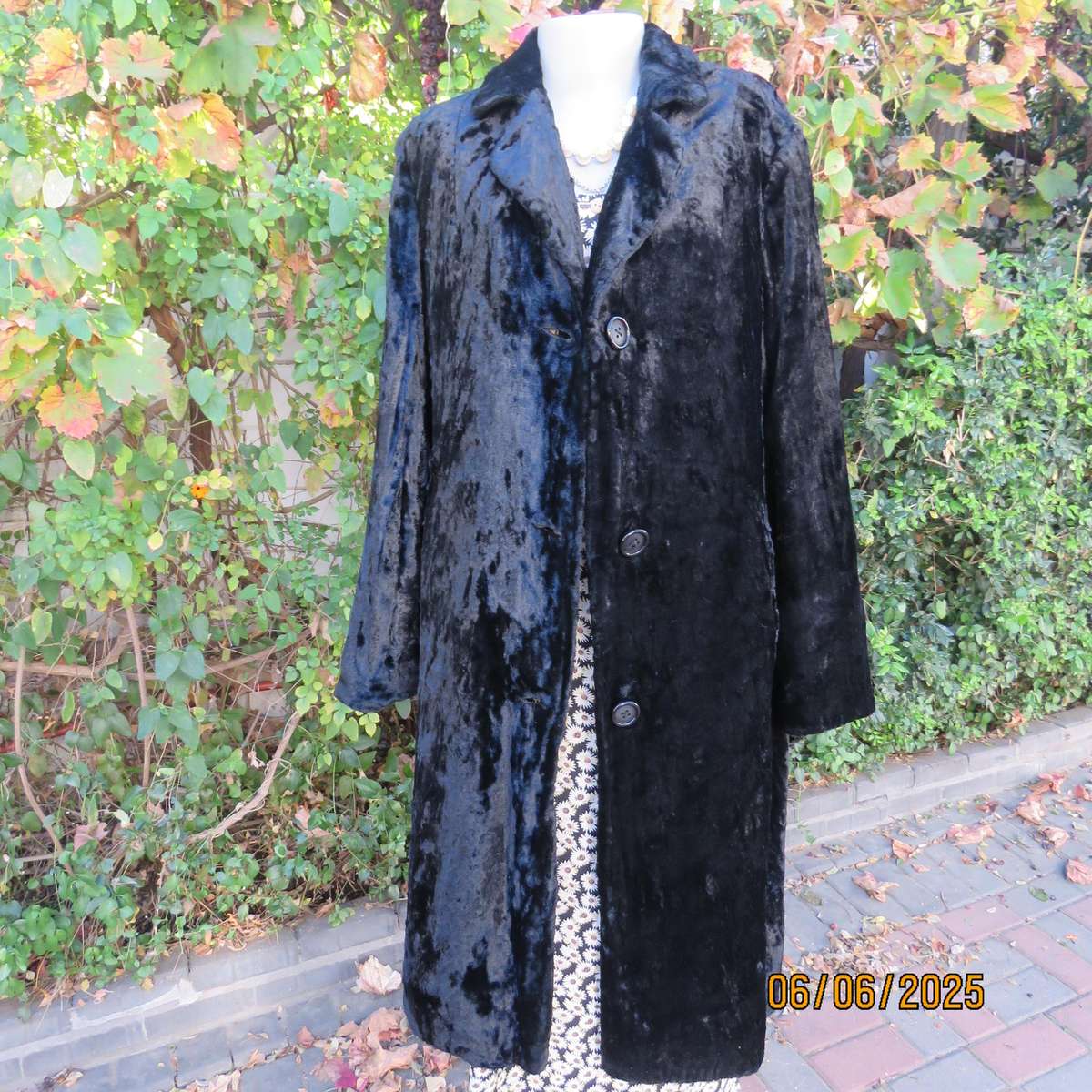 DOLORES black faux fur vintage long sleeve lined coat size 38. Side pockets.