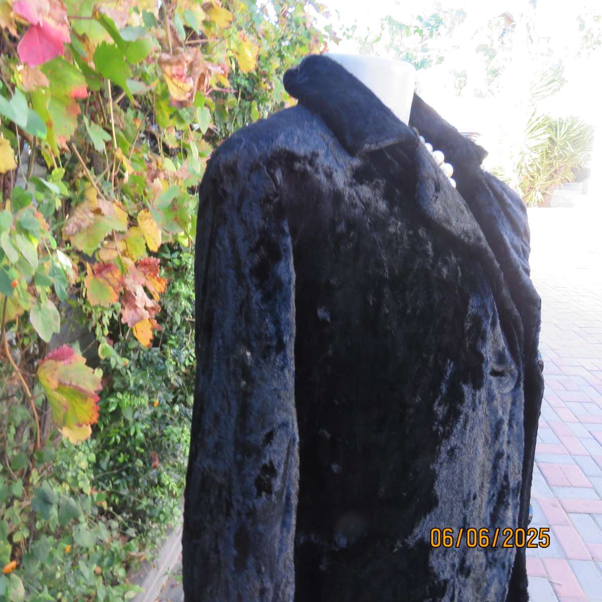 DOLORES black faux fur vintage long sleeve lined coat size 38. Side pockets.