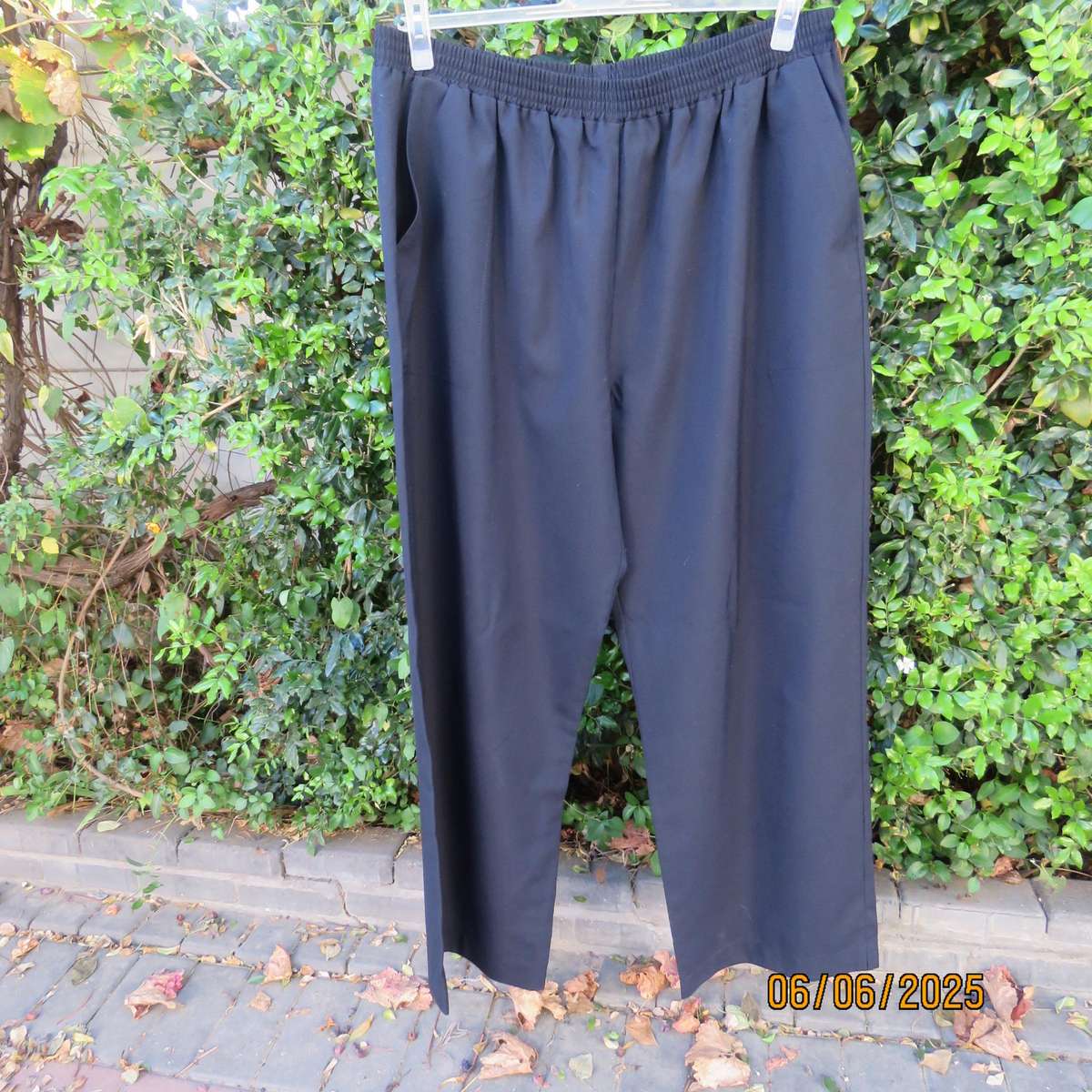 GINA at WORK dark navy pants size 44 in poly-viscose. Elastic waist