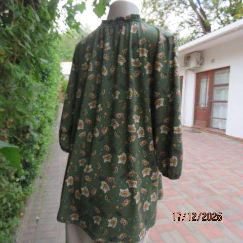MILADYS pine green with cream-tan print slip over top. Elasticated frilled neckline. Size 40-42
