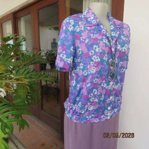 Vintage floral button-down short sleeve top in blue, purple & pink, size 36