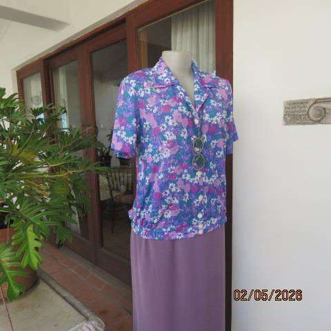 Vintage floral button-down short sleeve top in blue, purple & pink, size 36