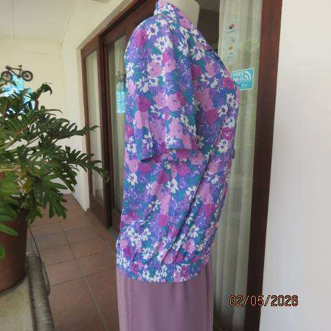 Vintage floral button-down short sleeve top in blue, purple & pink, size 36