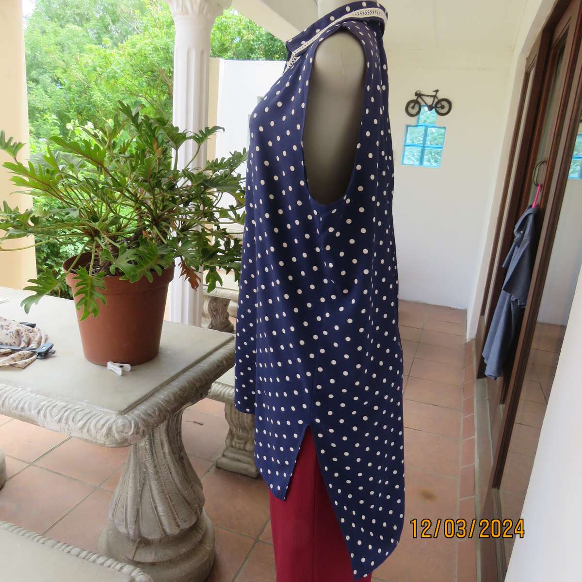 LIMITE Netherlands navy-white polkadot  long polyester top. Collar.Front opening.Size 40.