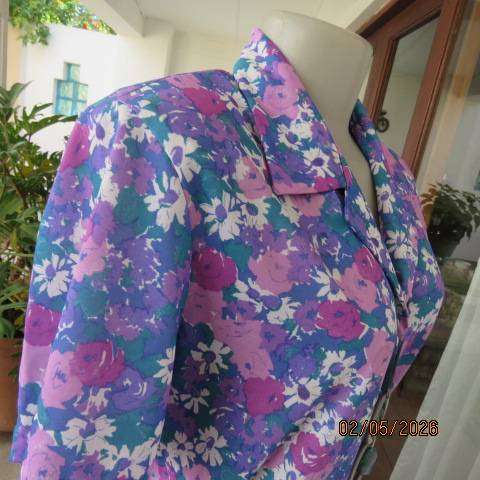 Vintage floral button-down short sleeve top in blue, purple & pink, size 36