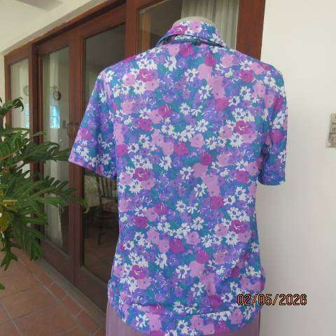 Vintage floral button-down short sleeve top in blue, purple & pink, size 36