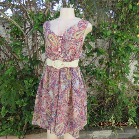 Tango cream polyester V-neck fully lined dress with paisley print in blue-green-red. size 40