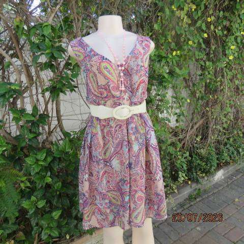 Tango cream polyester V-neck fully lined dress with paisley print in blue-green-red. size 40