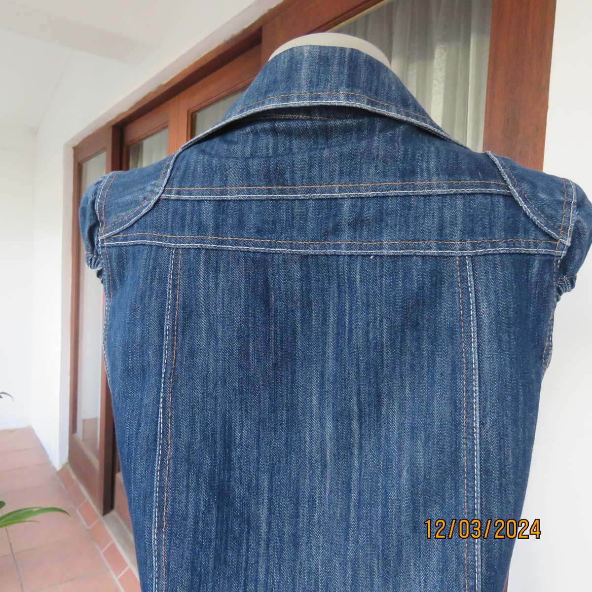 Trendy 100% cotton blue denim jean top-dress. Button down. Yoked. Capped sleeves.Belt.Size 36