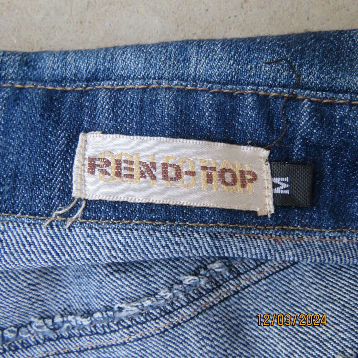 Trendy 100% cotton blue denim jean top-dress. Button down. Yoked. Capped sleeves.Belt.Size 36