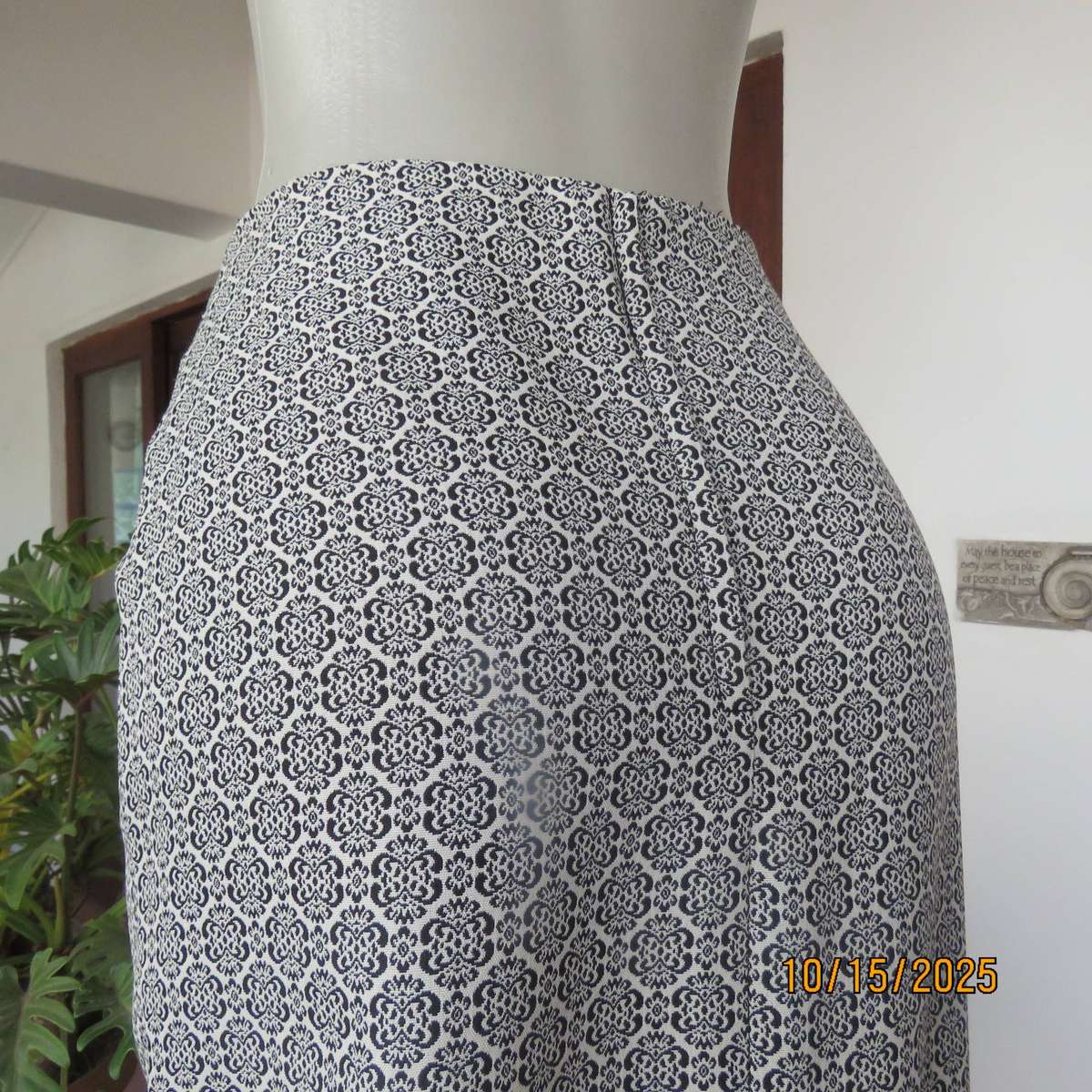 DUNN'S black-white baroque printed firm polyester bandless skirt size 36