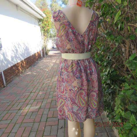 Tango cream polyester V-neck fully lined dress with paisley print in blue-green-red. size 40