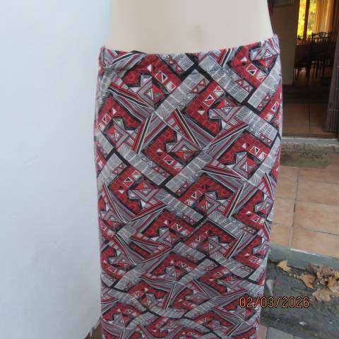 Geometric Print ankle-length A-line stretch polycotton skirt, size 42