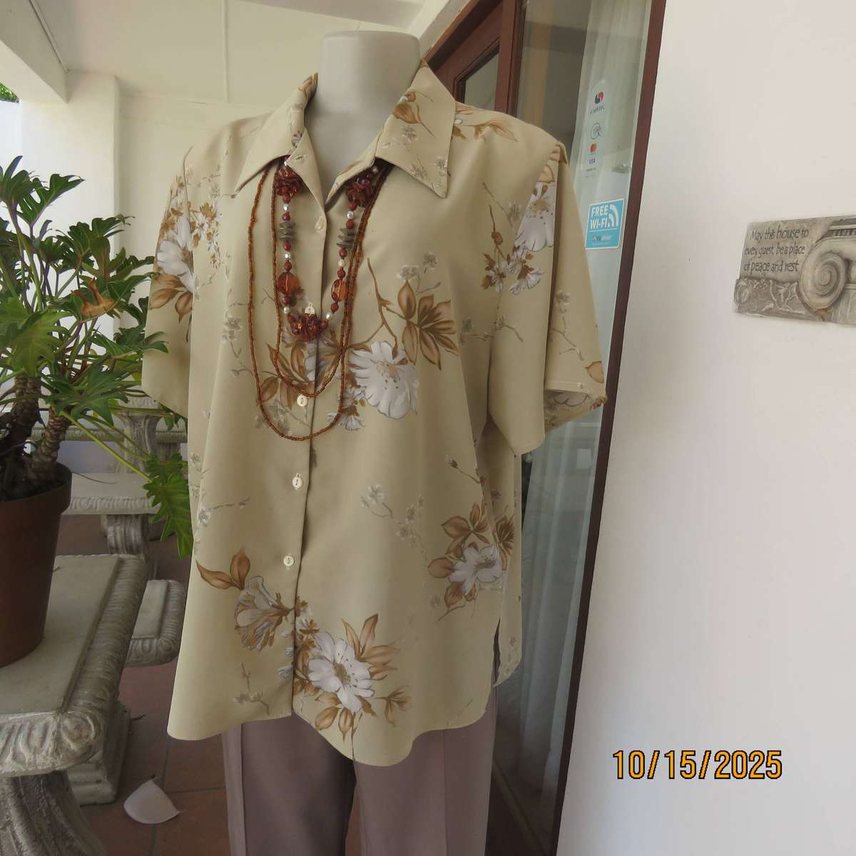 REGOR tea green short sleeve top with brown floral print size 42