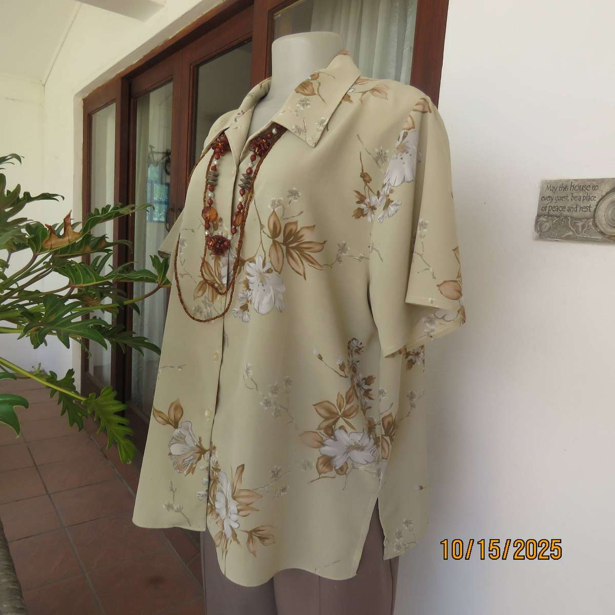 REGOR tea green short sleeve top with brown floral print size 42