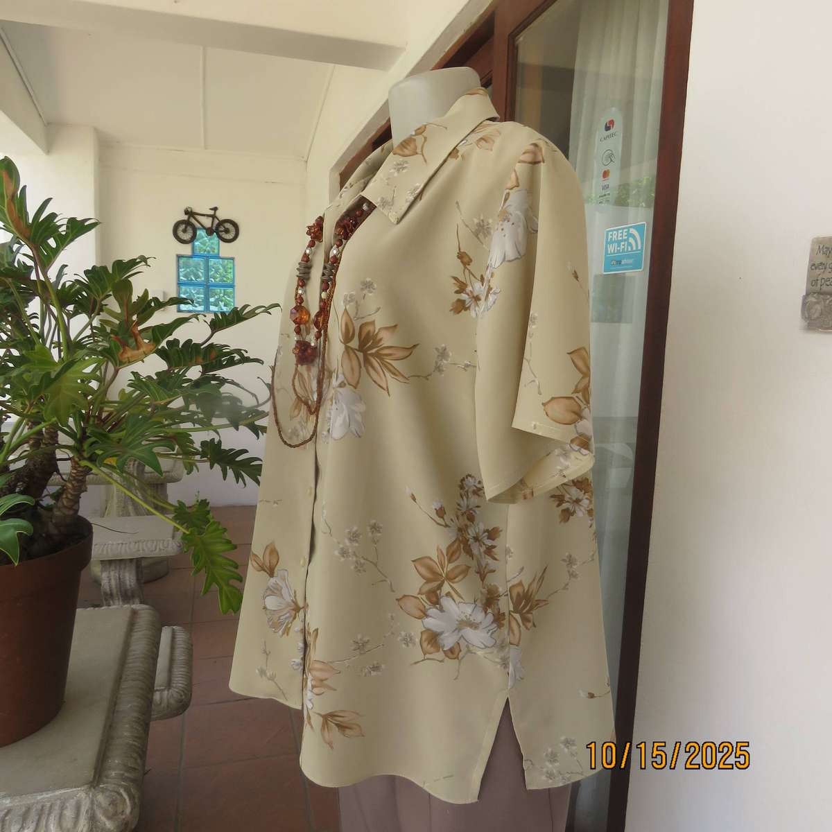 REGOR tea green short sleeve top with brown floral print size 42