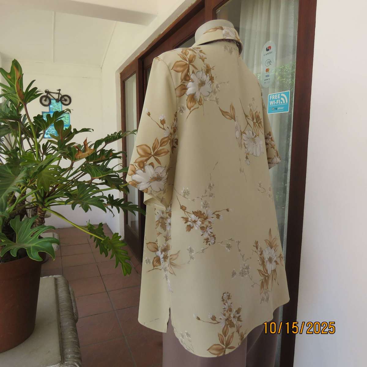 REGOR tea green short sleeve top with brown floral print size 42