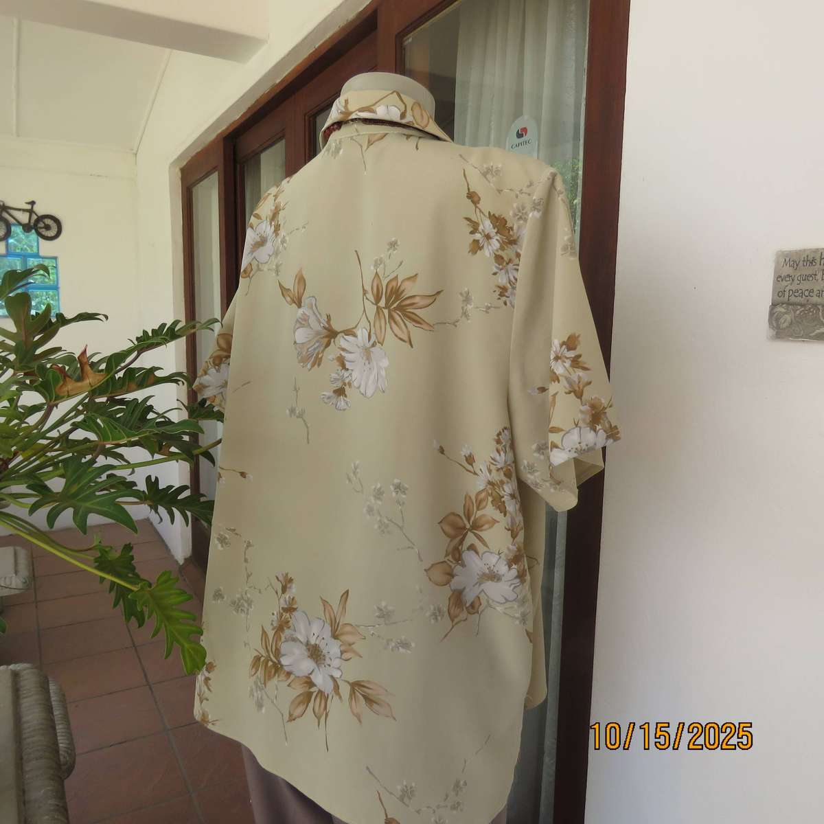 REGOR tea green short sleeve top with brown floral print size 42