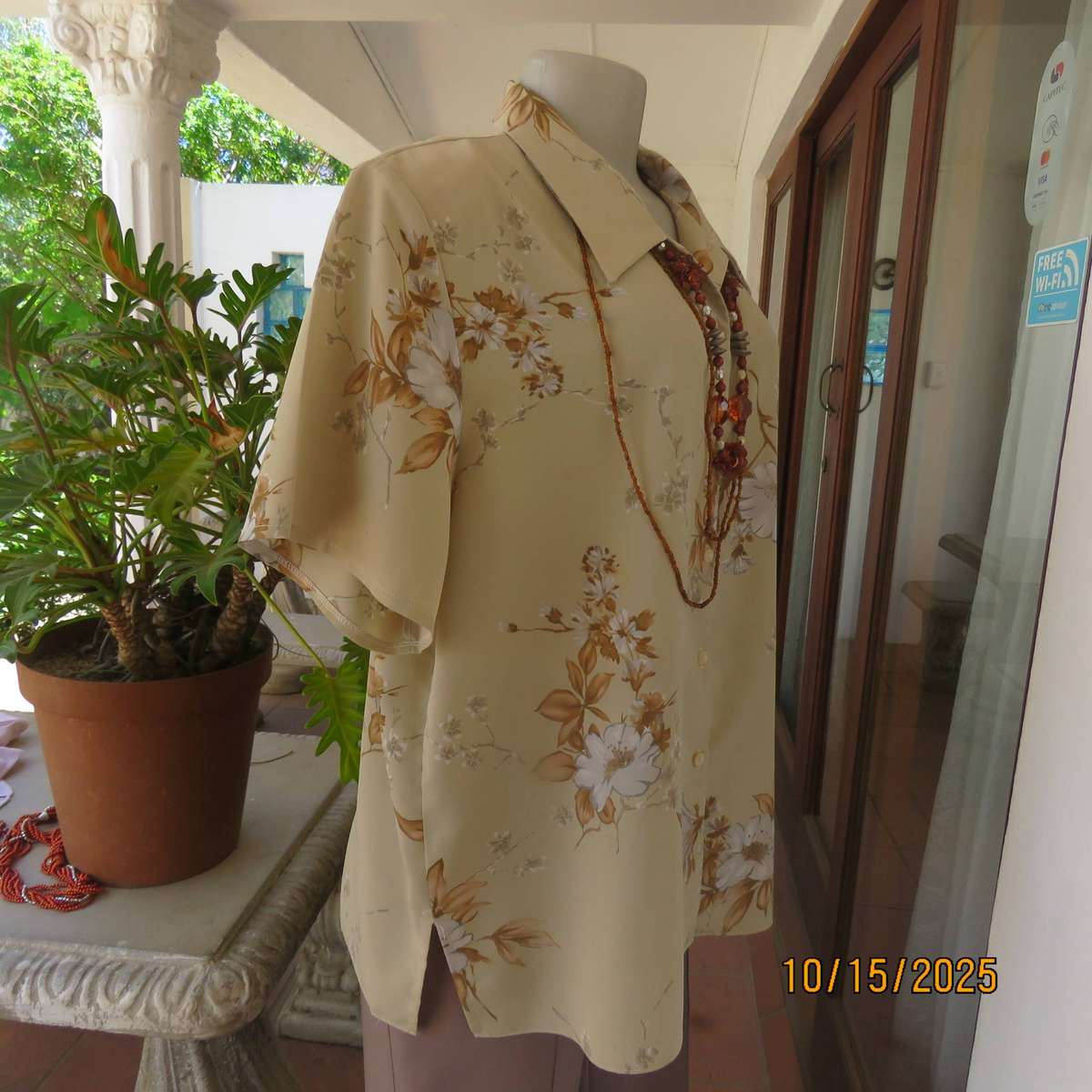 REGOR tea green short sleeve top with brown floral print size 42