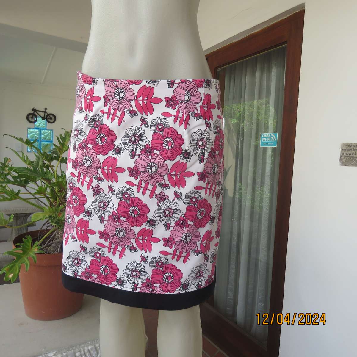 High quality heavy stretch white cotton-pink floral skirt. Size 36 by ARC Sportswear.With shorts.