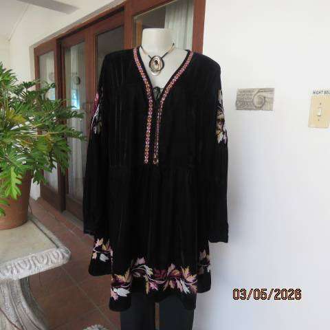 EDITION black velvet polyester long top with cross stitch embroidery, V neck, size 44