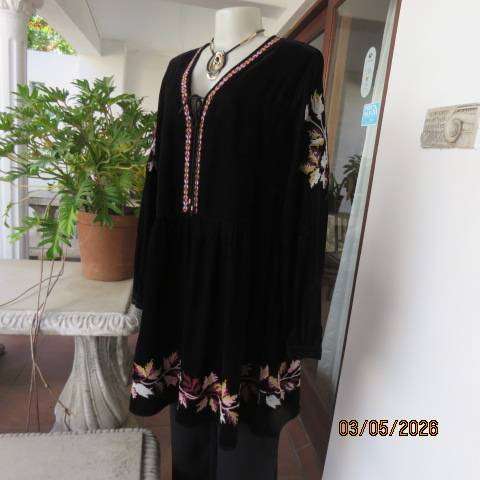 EDITION black velvet polyester long top with cross stitch embroidery, V neck, size 44