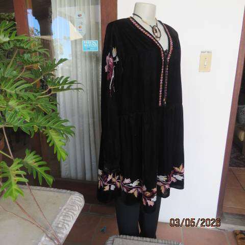 EDITION black velvet polyester long top with cross stitch embroidery, V neck, size 44