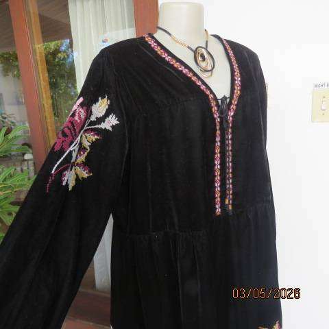 EDITION black velvet polyester long top with cross stitch embroidery, V neck, size 44