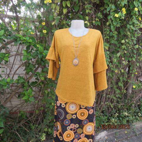Mustard mottled slip-over polyester knit stretch top with cut-on sleeves - Size 36-38